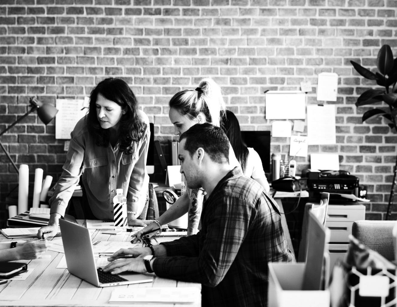 Formation en analyse financière avec graphiques et données